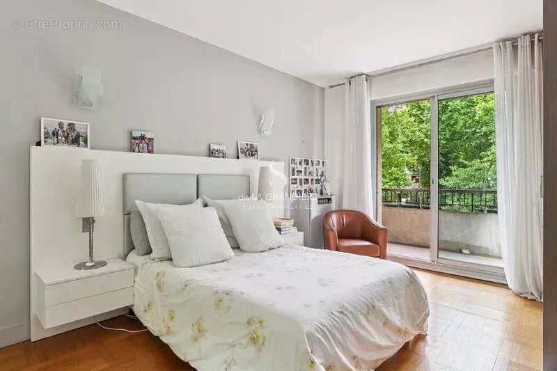 Appartement à NEUILLY-SUR-SEINE