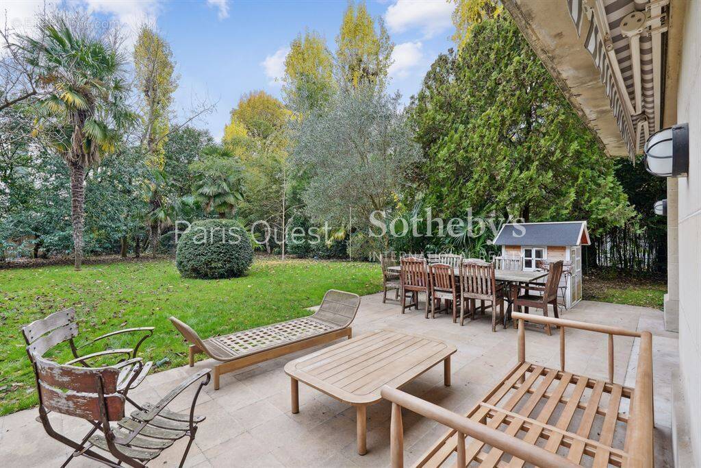 Appartement à NEUILLY-SUR-SEINE