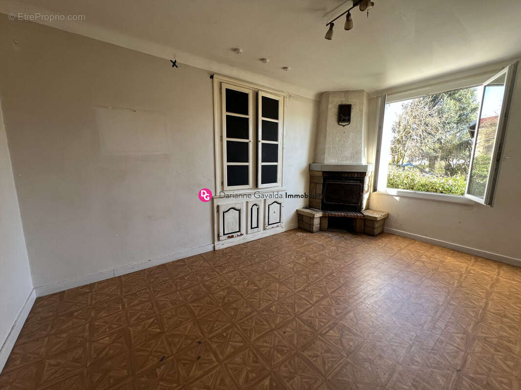 Maison à LIVINHAC-LE-HAUT