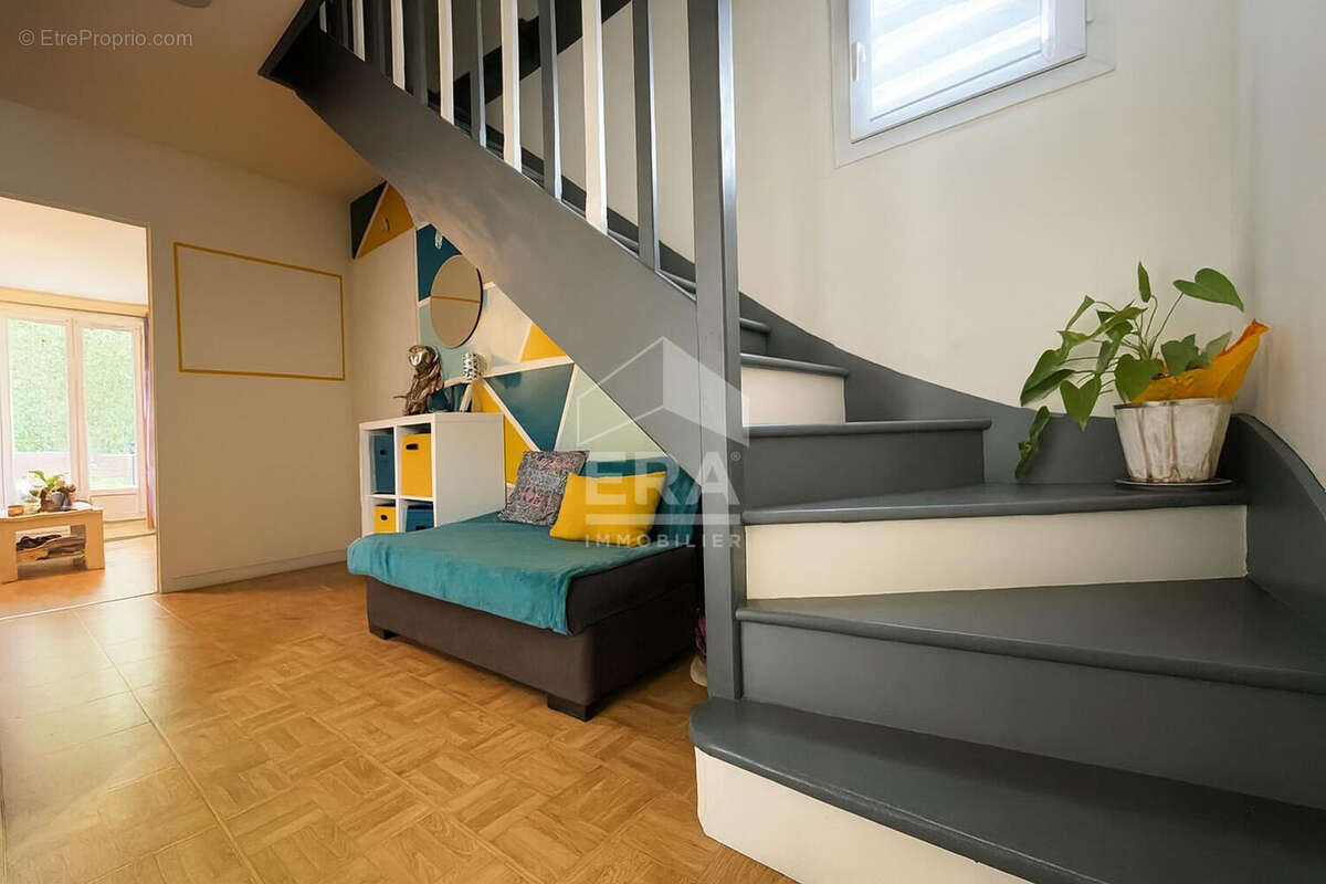 Maison à SAINT-PIERRE-LES-NEMOURS