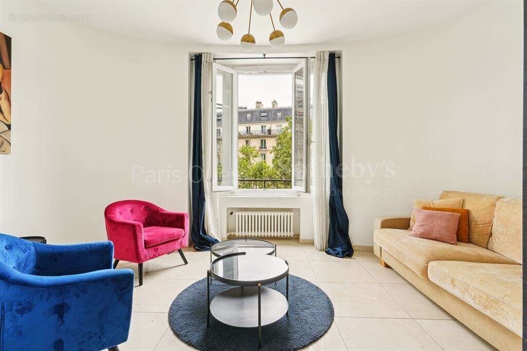 Appartement à PARIS-17E