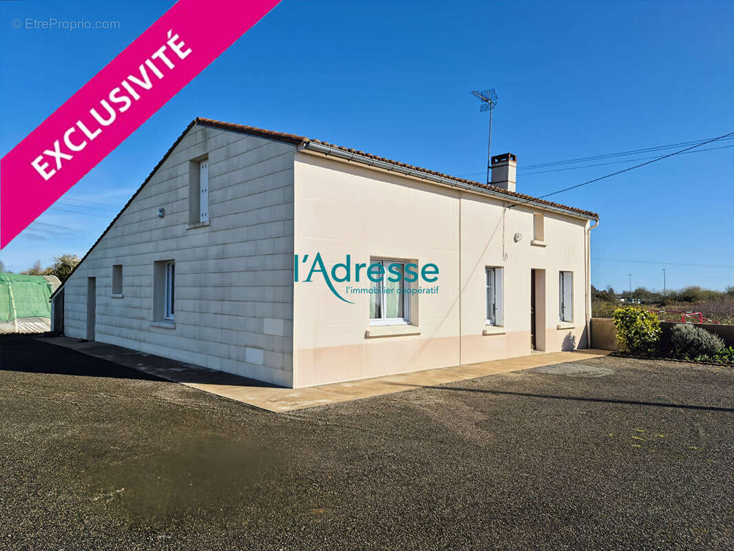 Maison à MONTREVAULT