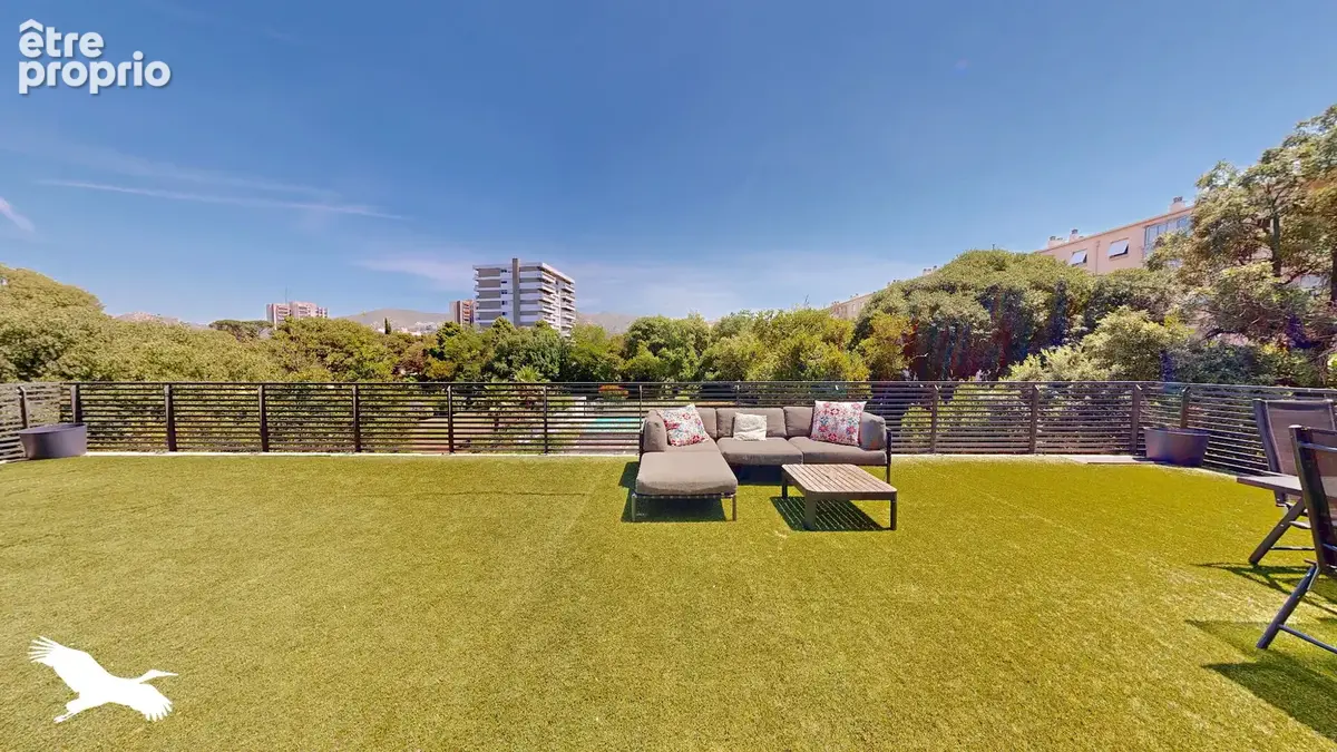 A VENDRE - Marseille 13010, Secteur St Tronc - Appartement 4/5 pièces de 100m² avec terrasse plein ciel de 86m², place de parkin - photo 3