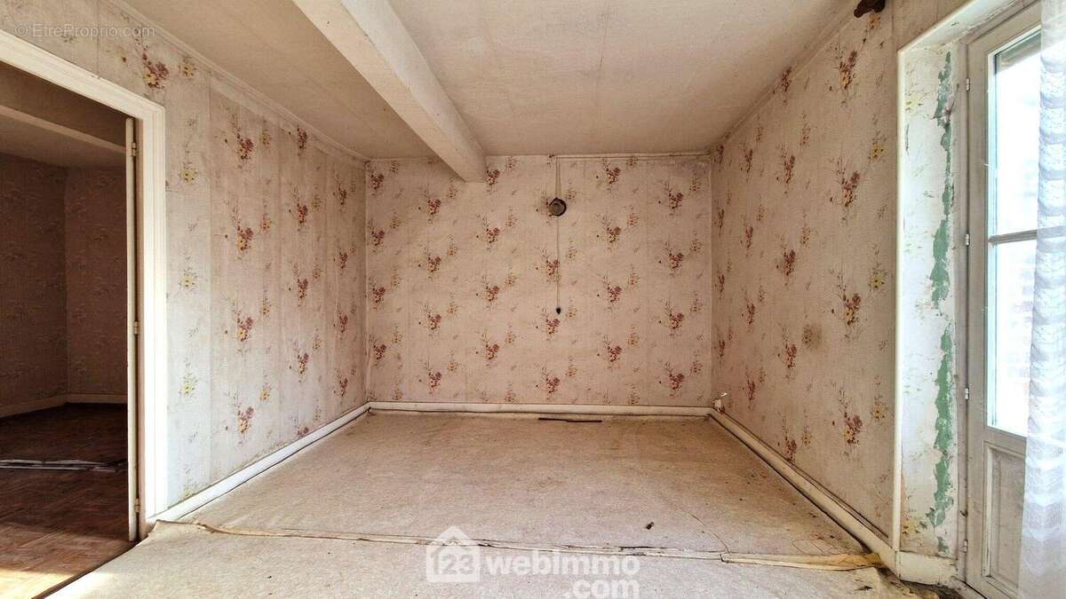 Une première chambre de 12 m² - Maison à MONTAIGU