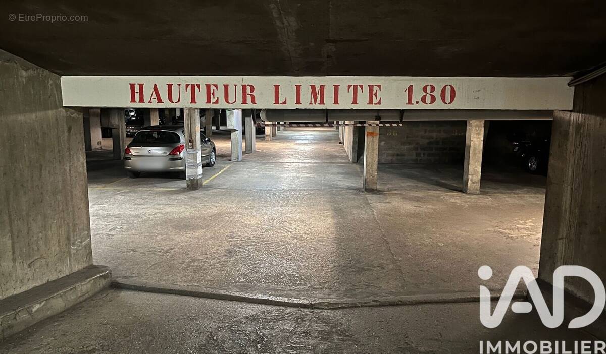 Photo 1 - Parking à PARIS-11E