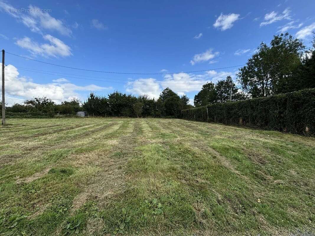 Terrain à LA CHAPELLE-BAYVEL