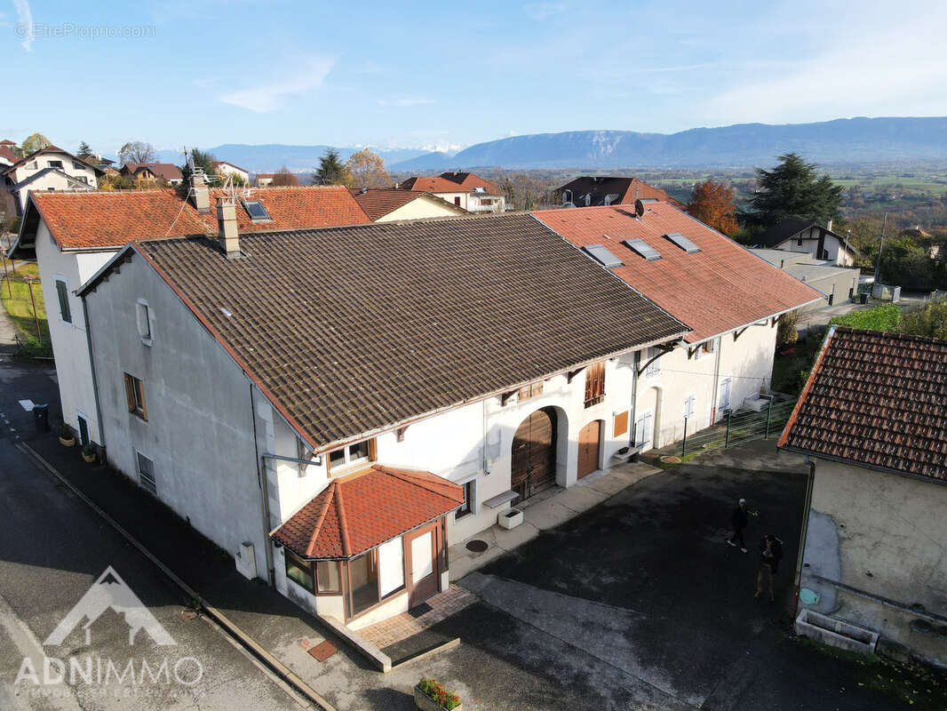 Maison à CHALLEX