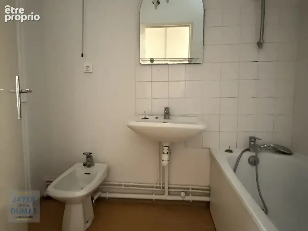 EN EXCLUSIVITÉ - CHALON-SUR-SAONE - Appartement T3 Lumineux Proche Centre - - photo 6