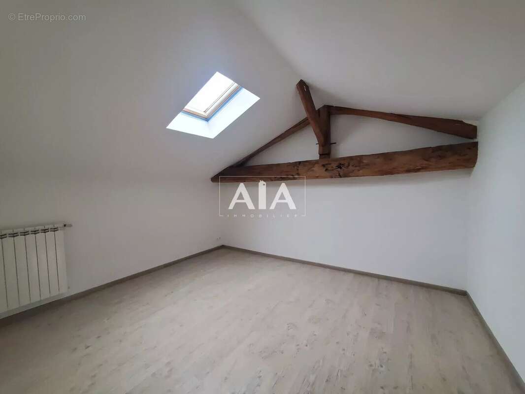 Maison à LES ADJOTS