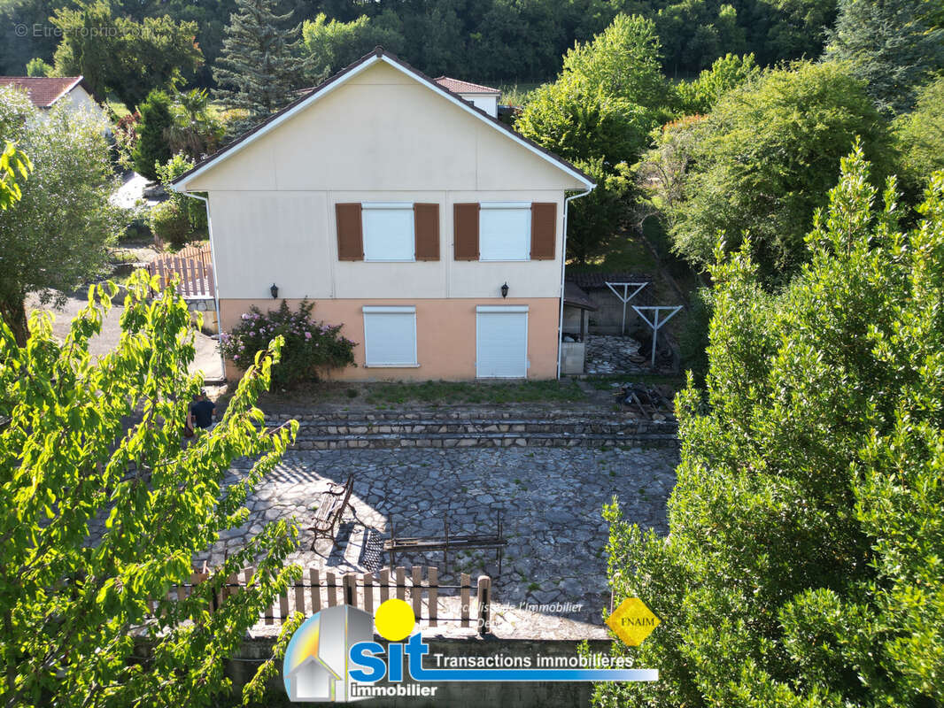 Maison à CHUZELLES