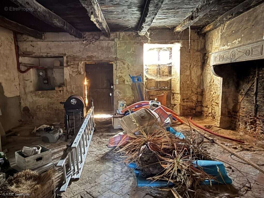 Maison à CHAMPAGNE-MOUTON