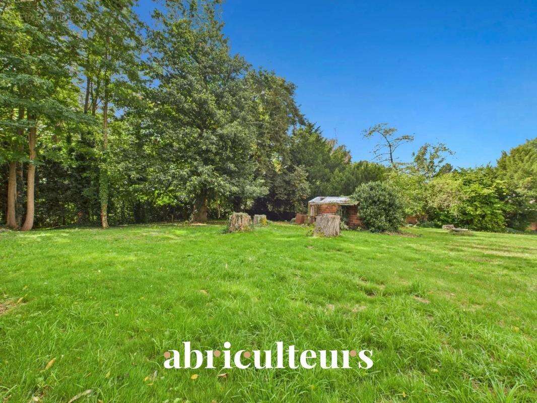 Terrain constructible de 1 572 m² à la vente à Montmorency (95160) - photo 3