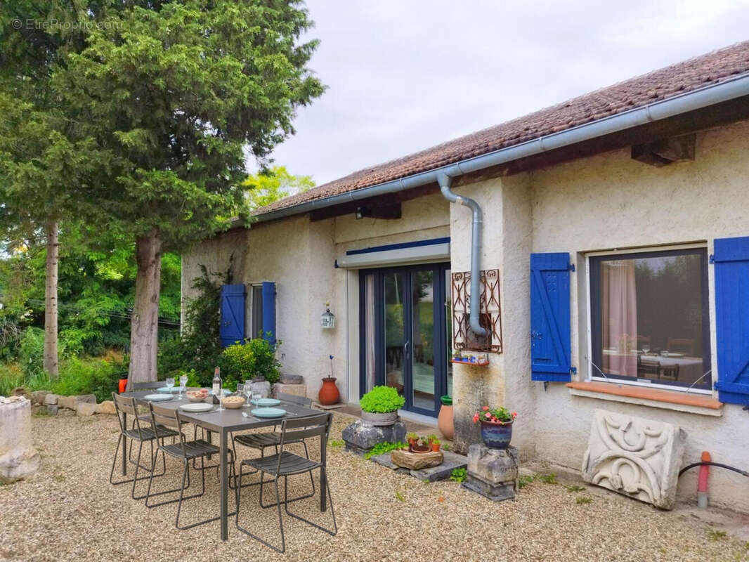 Maison à CHARETTE-VARENNES