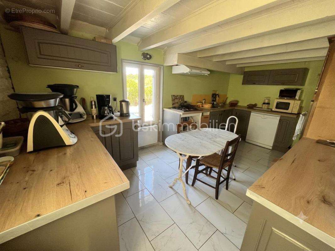 Coup de cœur : maison de 1940 en lisière de forêt, à deux pas d’un étang, sur 8 931m² de terrain avec dépendances - photo 6