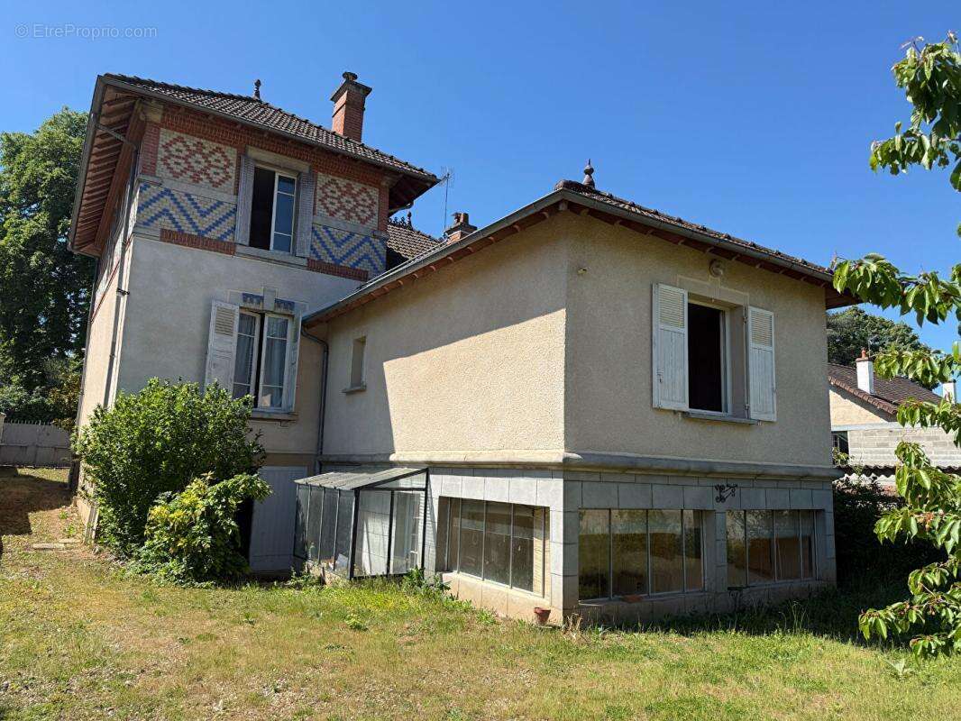 Maison à YZEURE