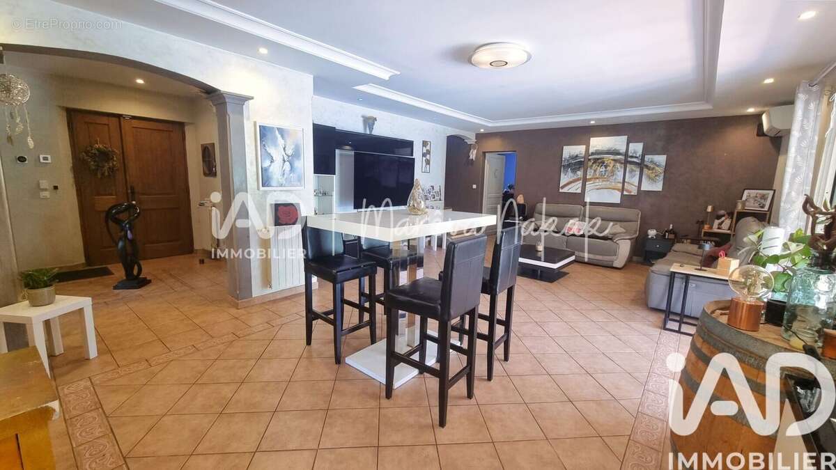 Maison 240 m² à Trans-En-Provence  - photo 7