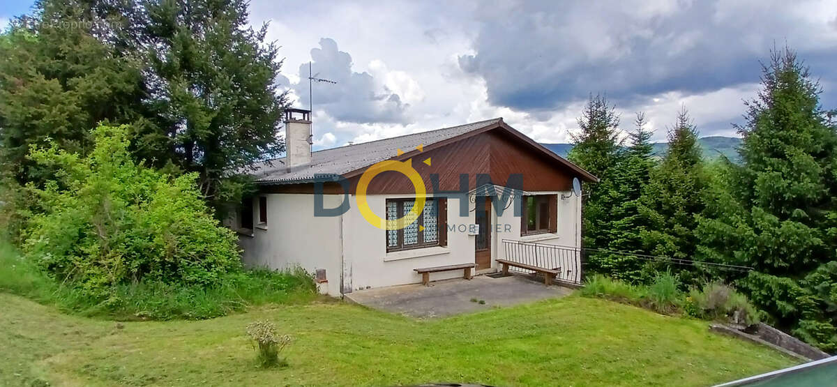 A vendre ambert maison renovee avec vue magnifique , calme, 5 chambres - photo 2
