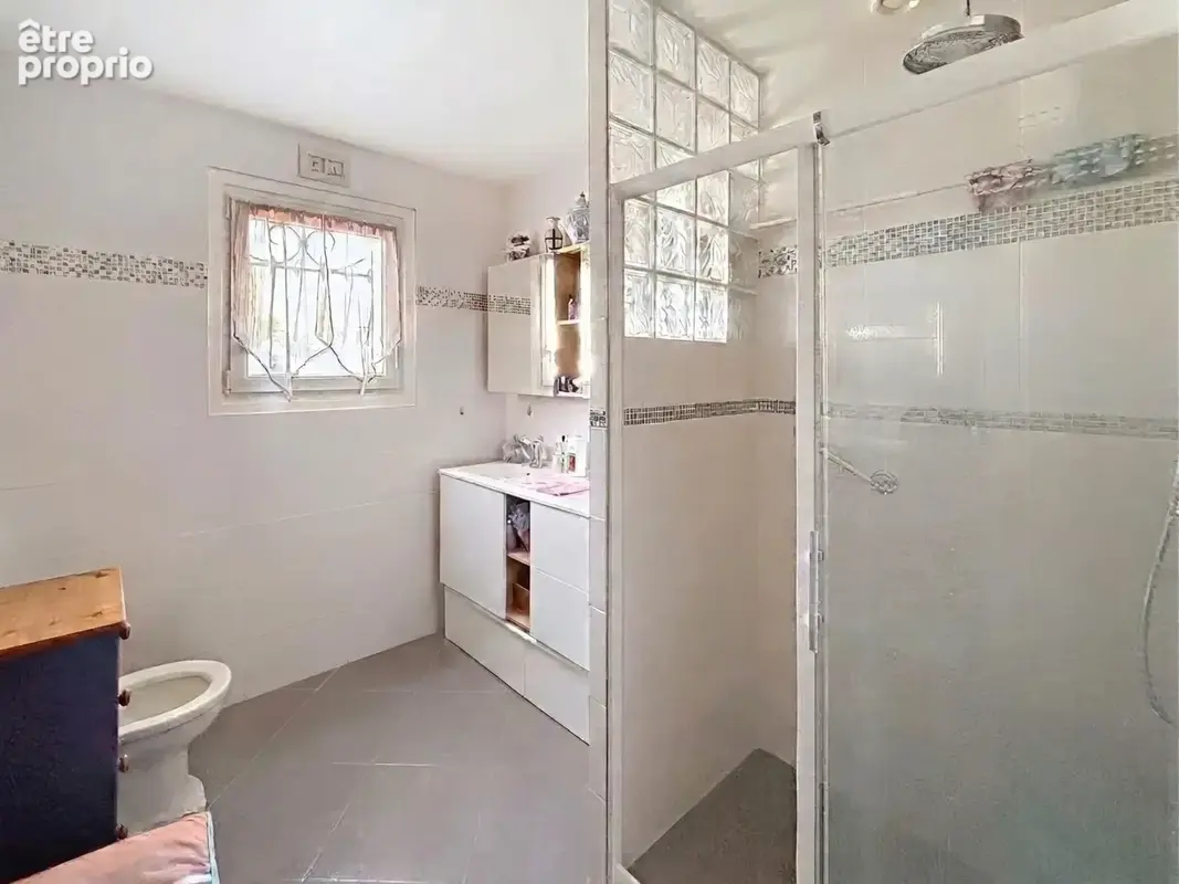  À VENDRE – Maison familiale de 198M² avec terrain de 1143 m² à Longueville, à 5 km de Granville et 3 km des plages - photo 3