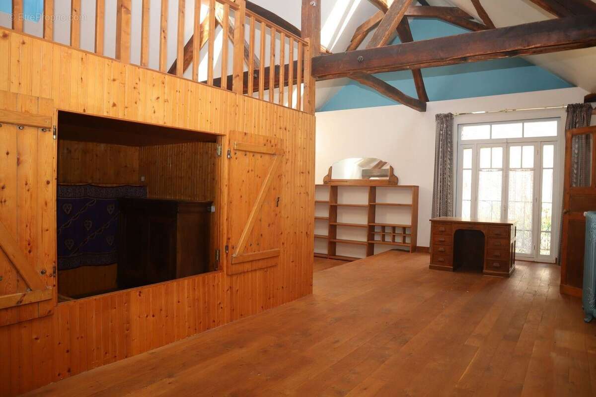 Maison 304 m² à Chateau-Renard  - photo 6