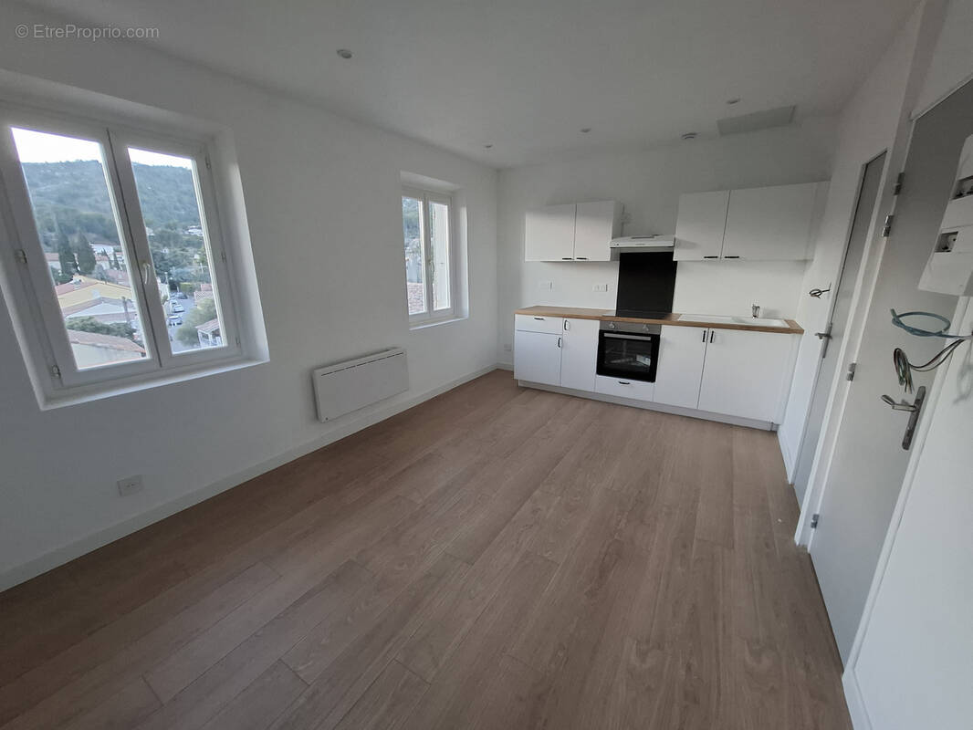 Appartement à ROQUEVAIRE