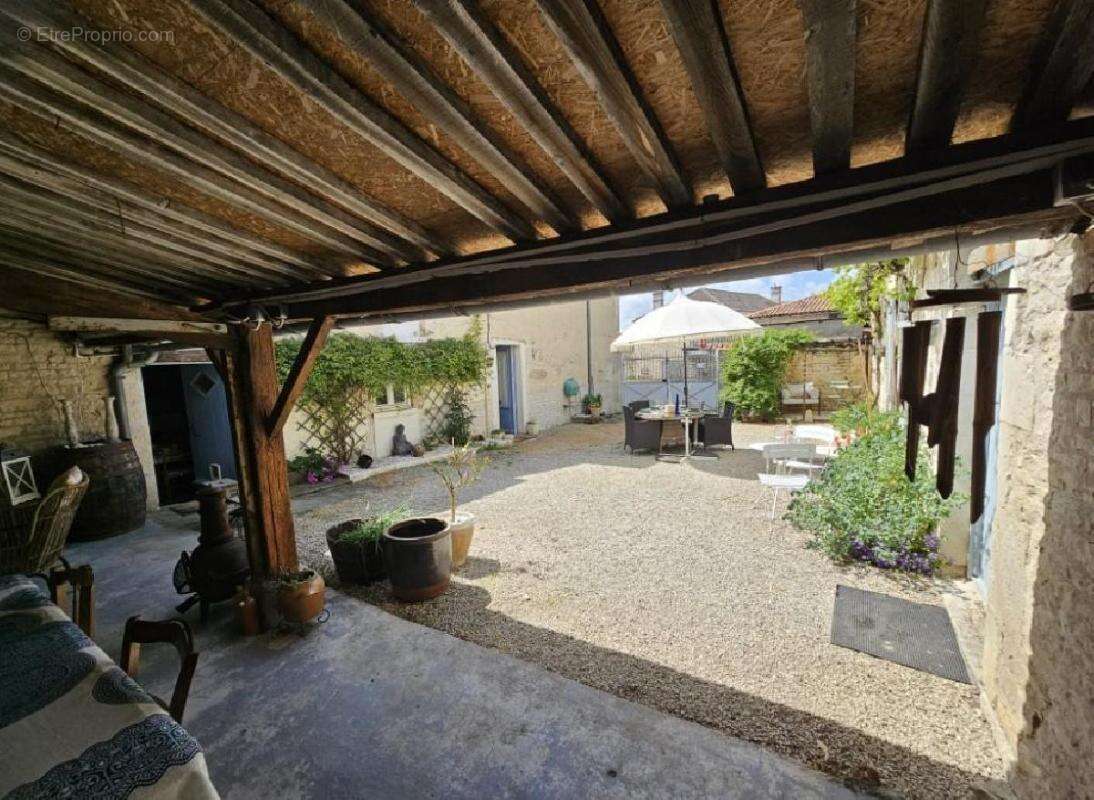 Maison à VILLEFAGNAN