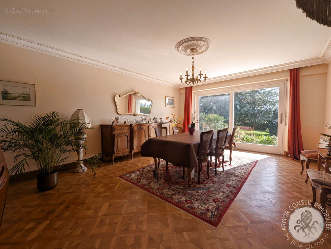 Maison à LANGUENAN