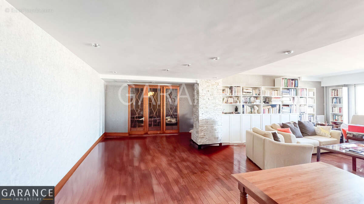 Appartement à PARIS-14E