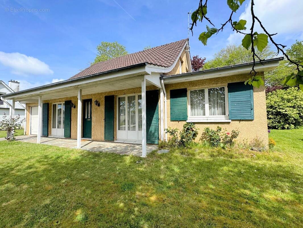 Maison à LE MESNIL-SAINT-DENIS