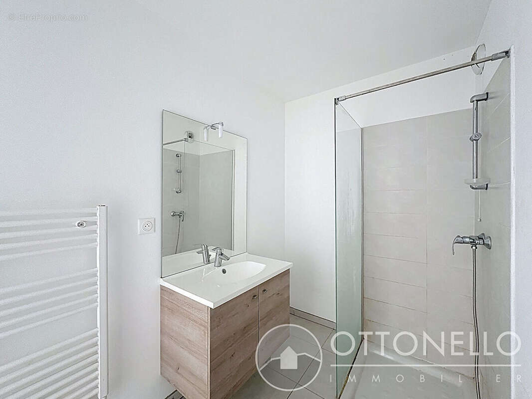 Appartement à ROQUEBRUNE-SUR-ARGENS