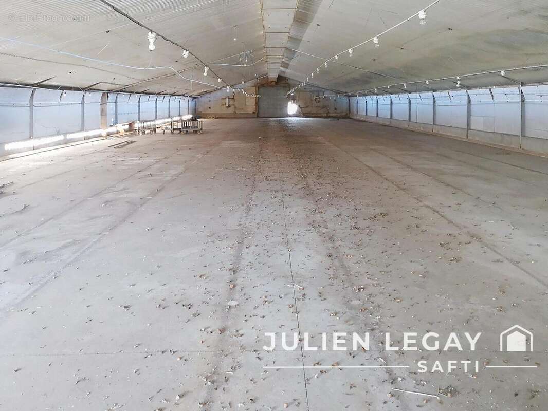 Photo 3 - Commerce à LE BOURDET