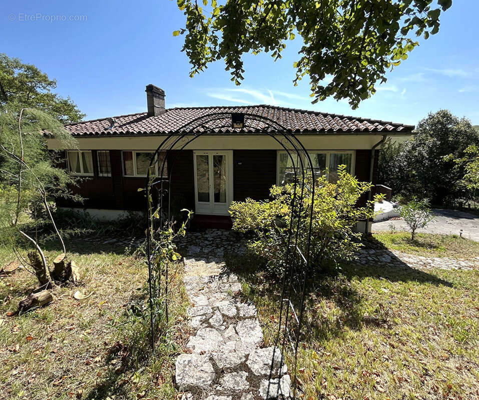 Maison à SALLES-LAVALETTE