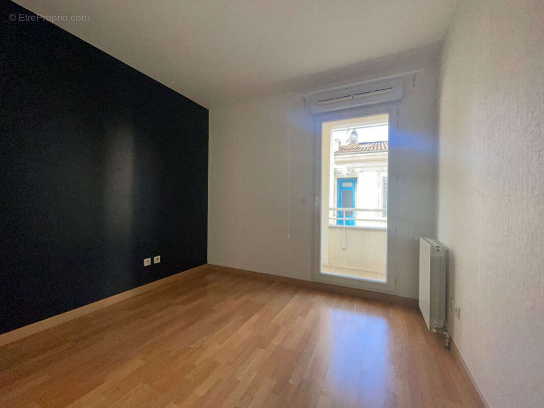 SAINT-SEURIN - Beau T2 de 46 m² avec balcon, parking et cave - photo 5