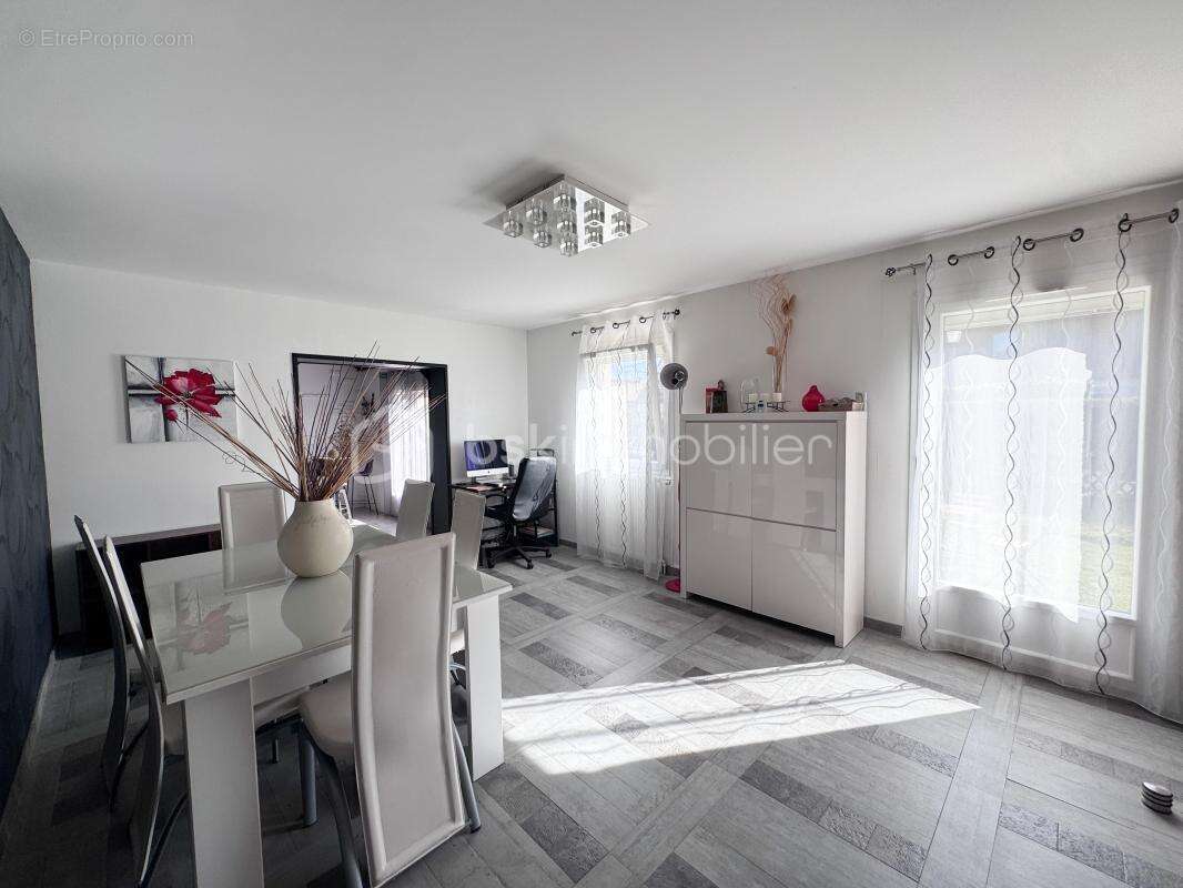Maison à ROISSY-EN-BRIE