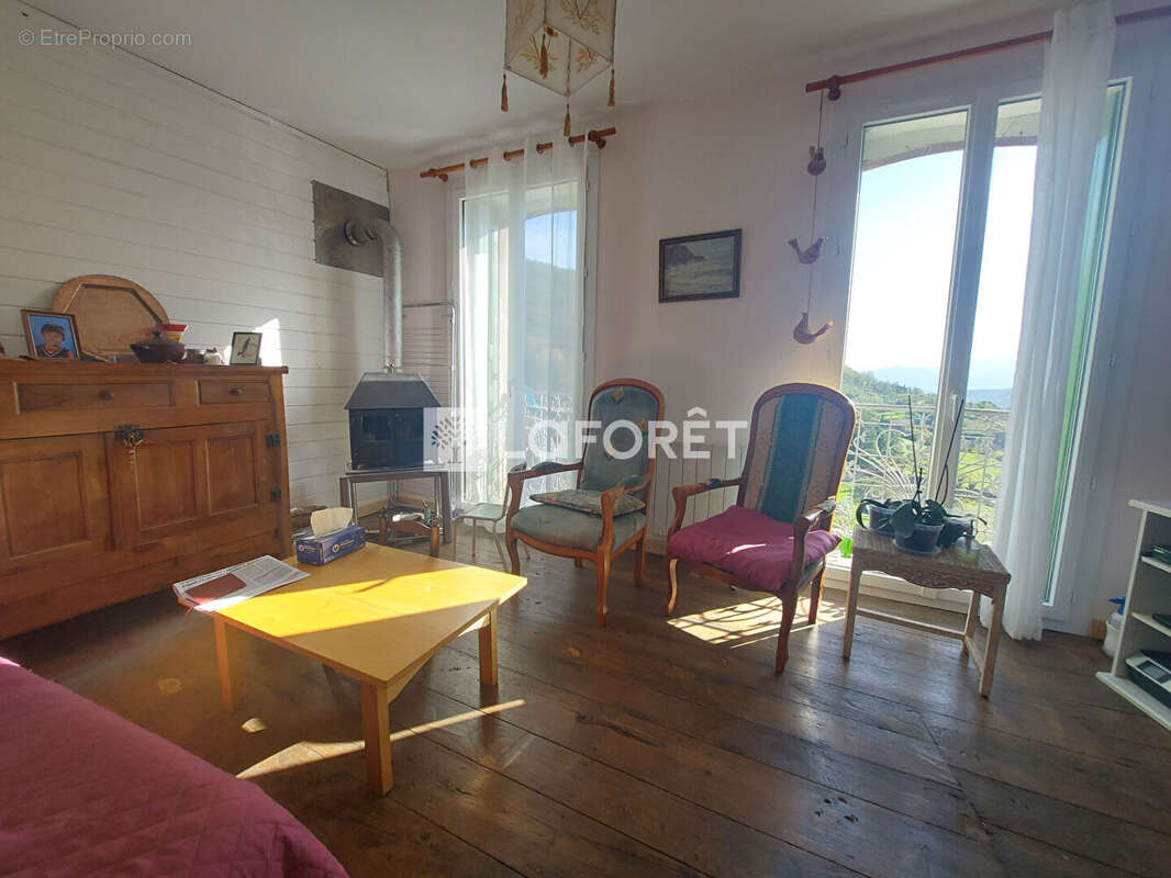 Maison de village de caractère à Mosset avec terrain non attenant de 400m² - photo 3