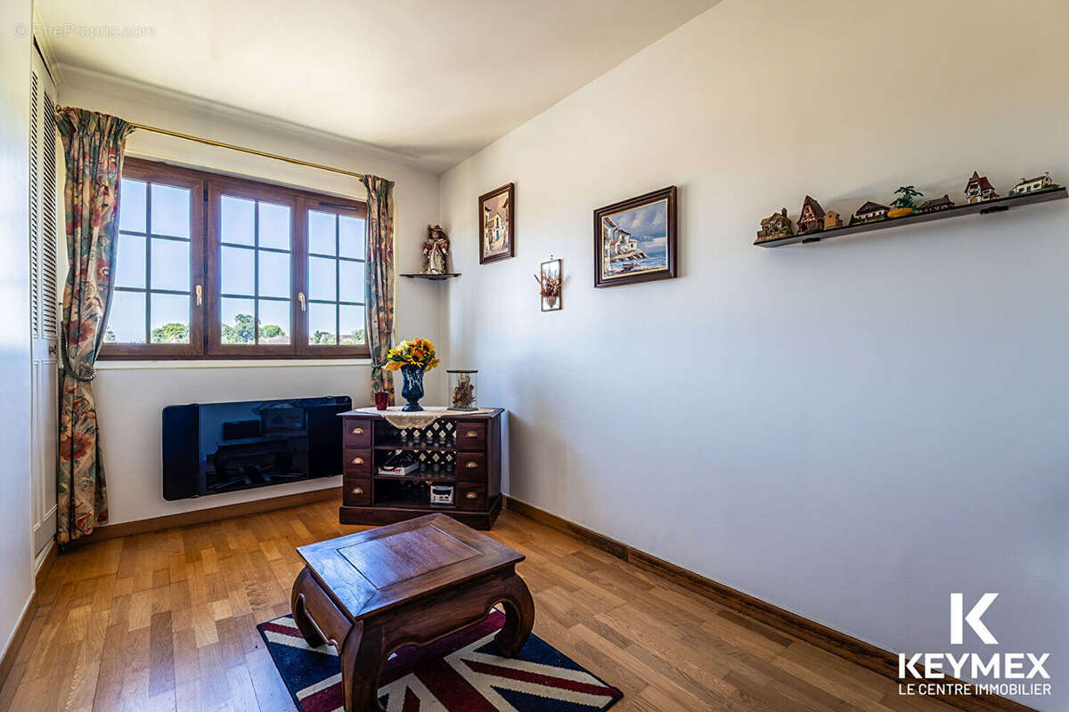 Maison familiale -140m² - 5 chambres - Sous-sol total - terrain piscinable - photo 5