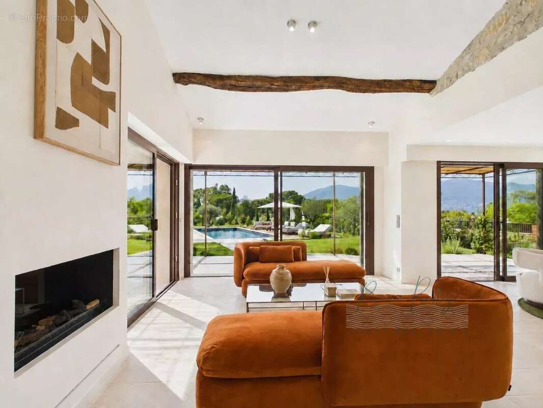 Villa de charme avec vue dans le secteur résidentiel de castellaras - photo 8
