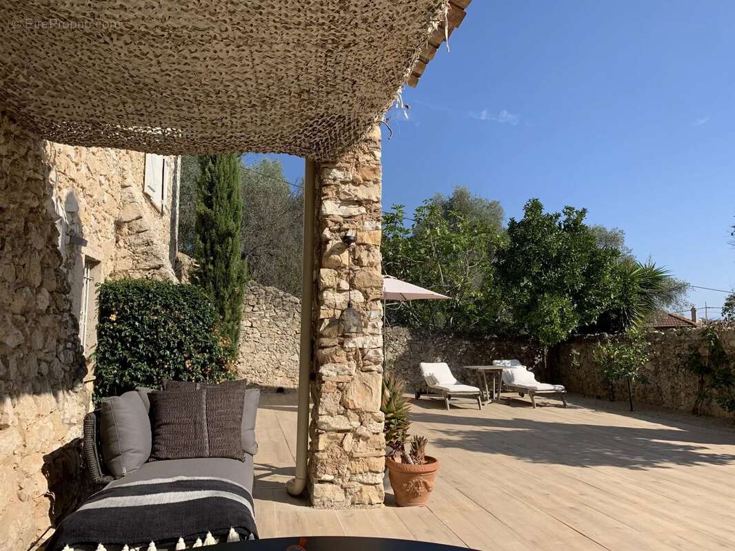 Appartement à ROQUEFORT-LES-PINS
