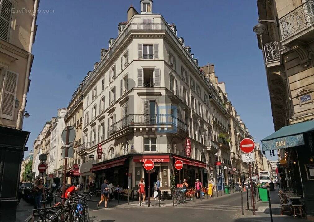 Commerce à PARIS-8E