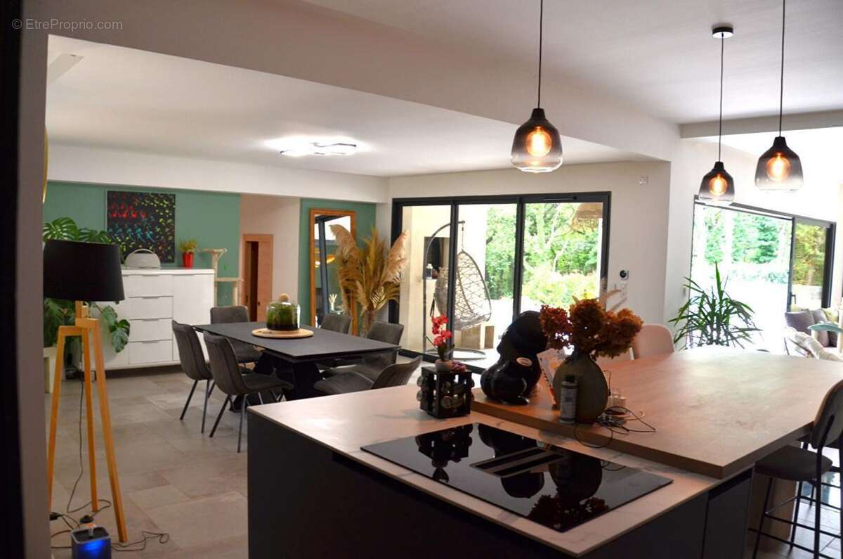 Maison à MONTELIMAR