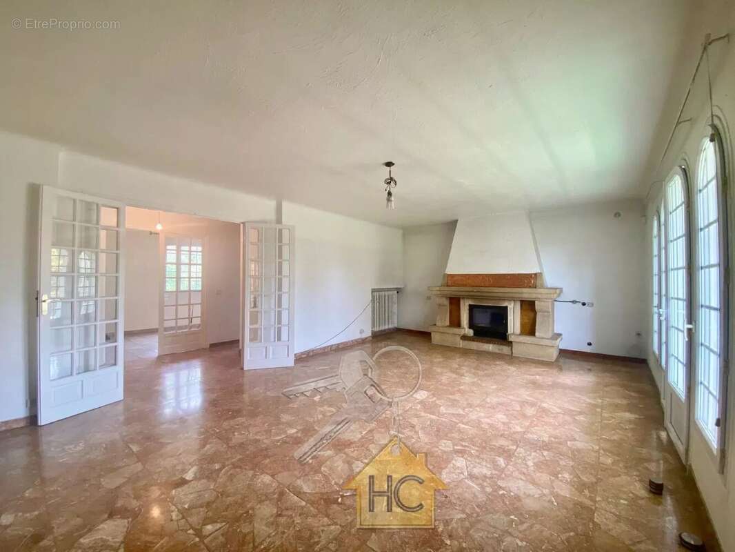 Appartement à MOUGINS