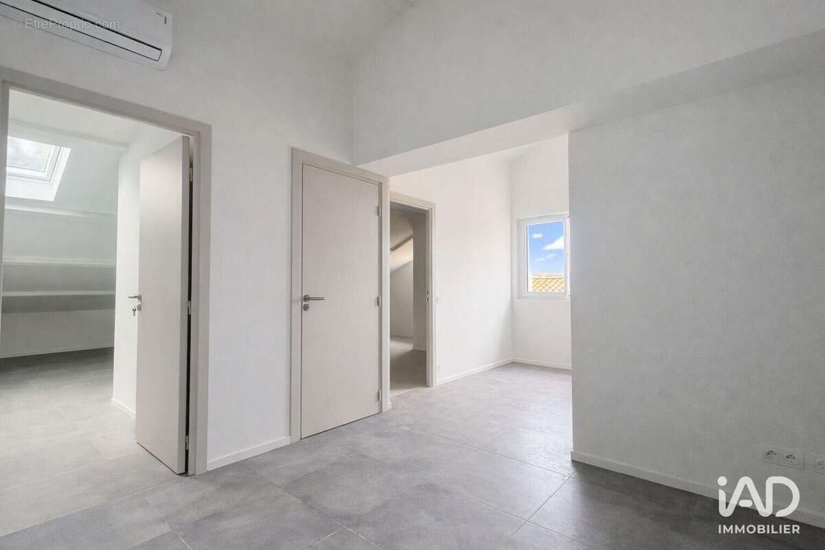 Photo 2 - Commerce à MARSEILLE-12E