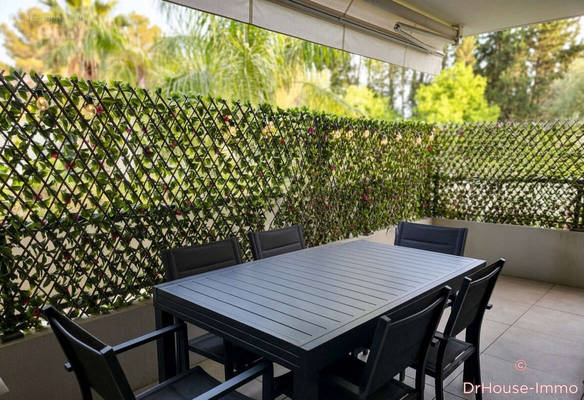 Appartement à MOUGINS