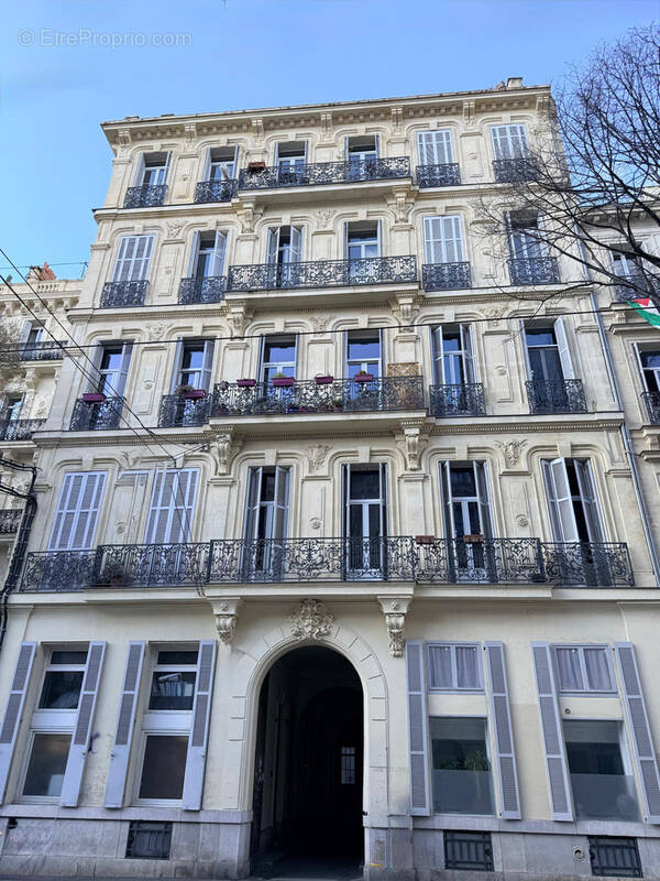 Appartement à MARSEILLE-1E