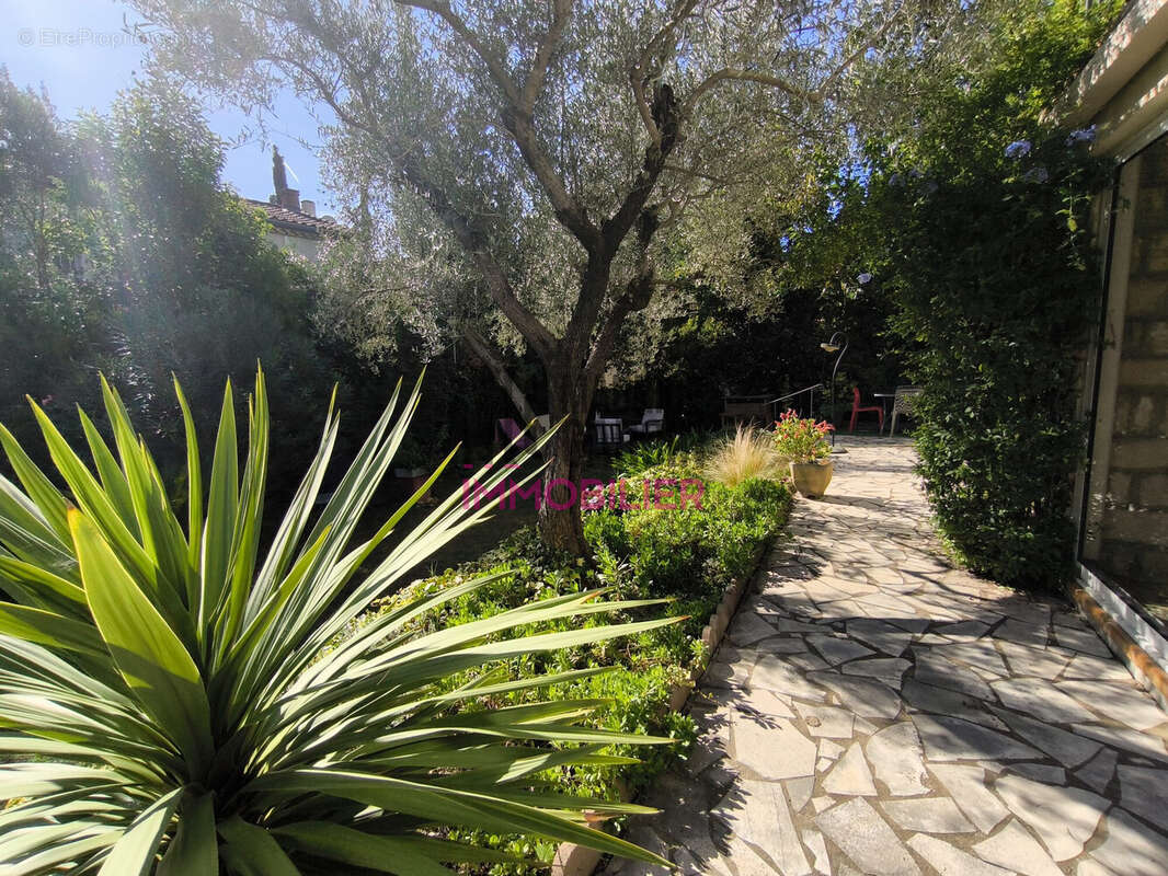 Maison à VILLENEUVE-LES-AVIGNON