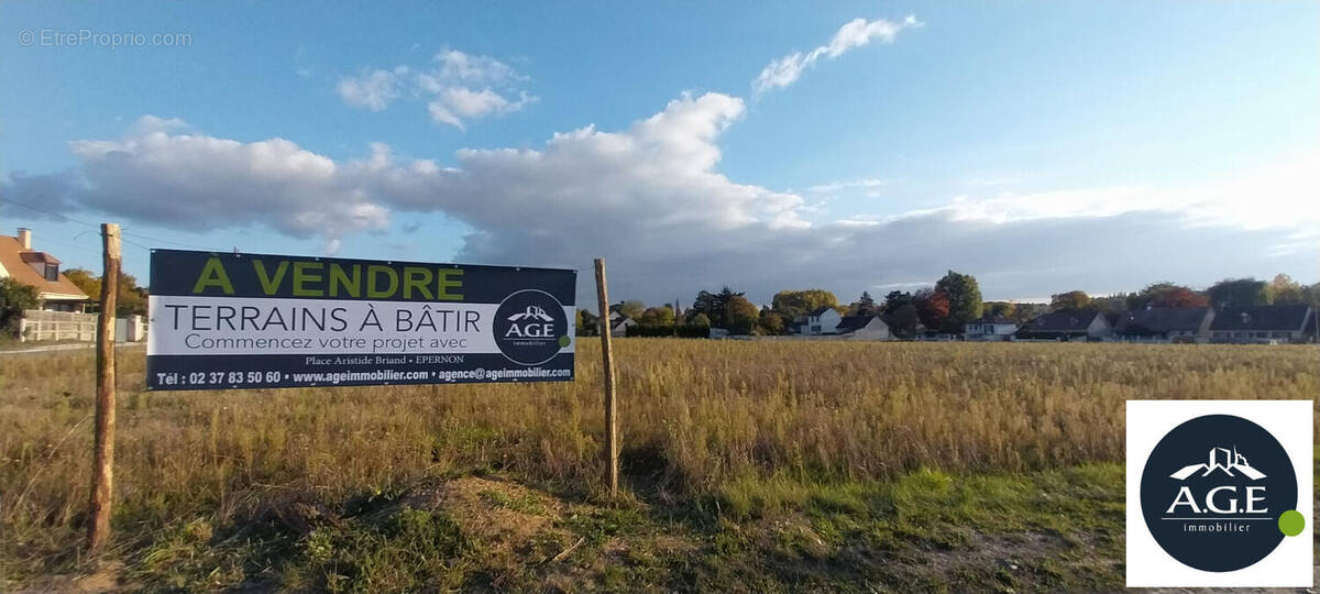 Terrain à NOGENT-LE-ROI