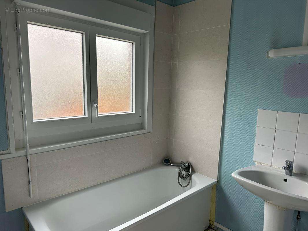 OIGNIES- Maison T3 bis de 70 m² - photo 8