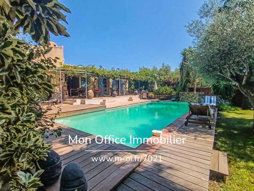 Référence : 7021-les. - villa provençale avec jardin et garages dans les hauteurs de grimaud - photo 16