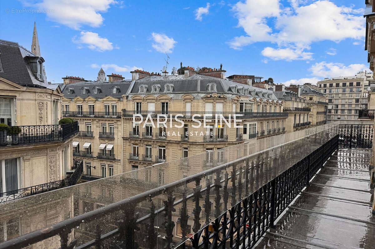 Appartement à PARIS-8E