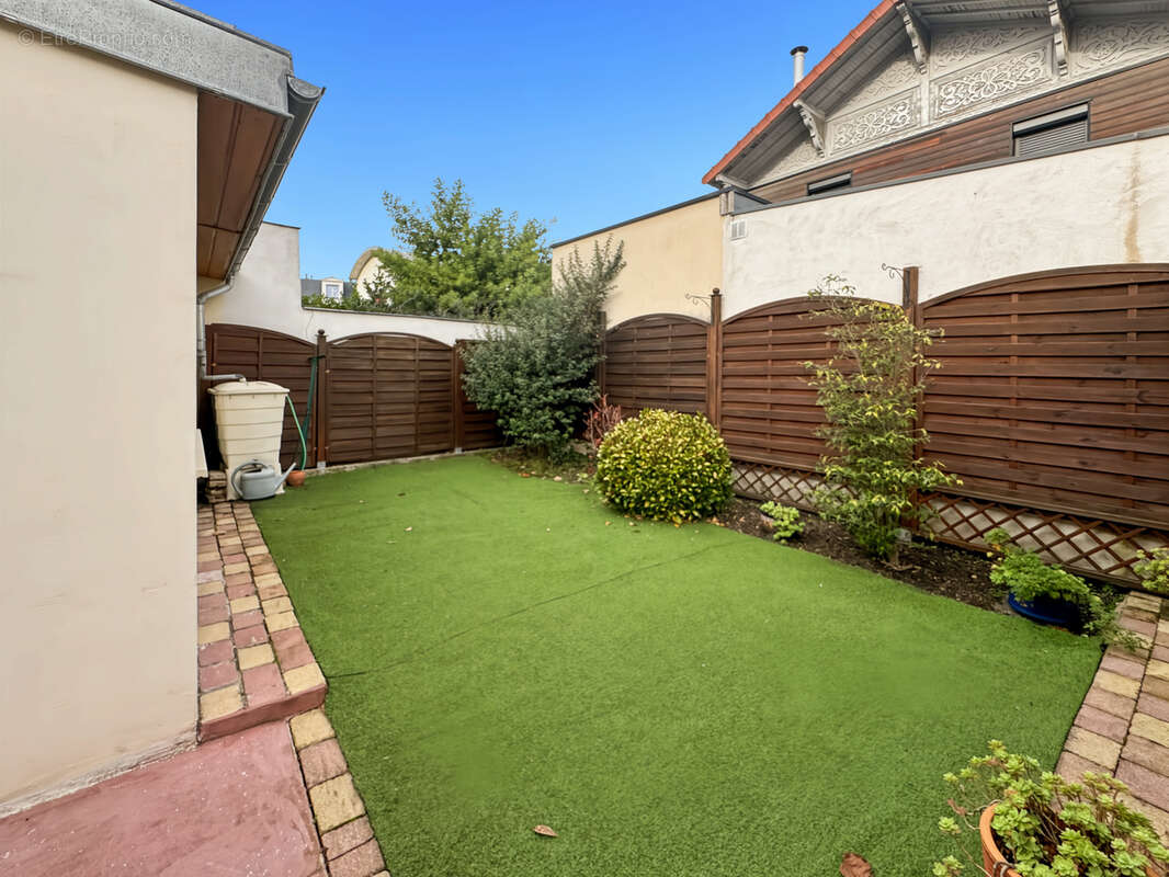 COURBEVOIE 92, Rue Hoche - Maison familiale avec jardins de 111m2 habitables + plus de 52m2 d'annexes (garage - photo 13