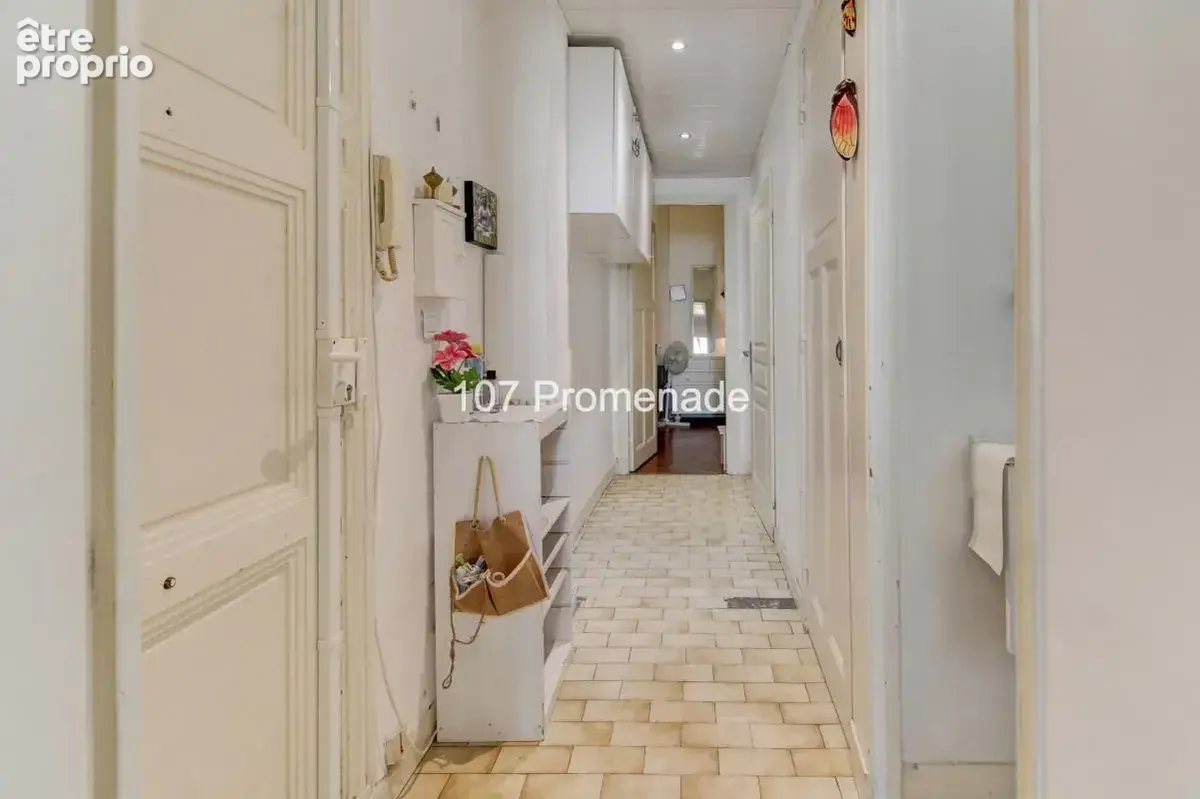 2 pièces meublé dans un immeuble bourgeois rénové, à deux pas de la mer - photo 3